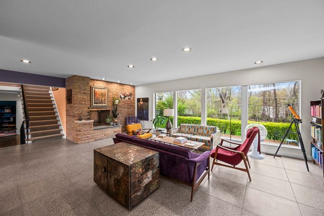 87 Ravinoaks Lane, Highland Park, IL 60035