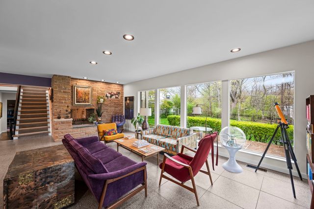 87 Ravinoaks Lane, Highland Park, IL 60035