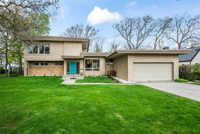 87 Ravinoaks Lane, Highland Park, IL 60035