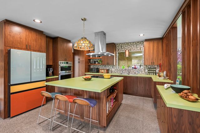 87 Ravinoaks Lane, Highland Park, IL 60035