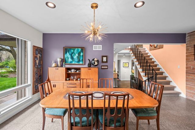 87 Ravinoaks Lane, Highland Park, IL 60035