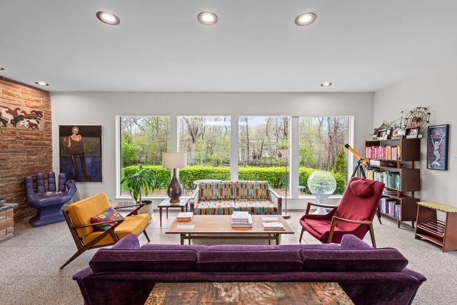 87 Ravinoaks Lane, Highland Park, IL 60035