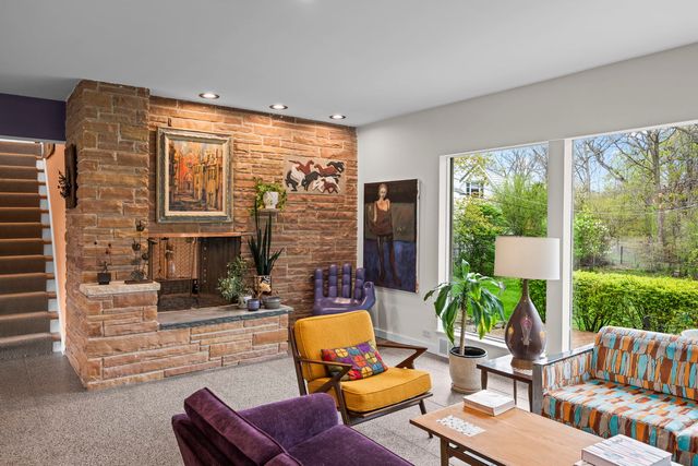 87 Ravinoaks Lane, Highland Park, IL 60035