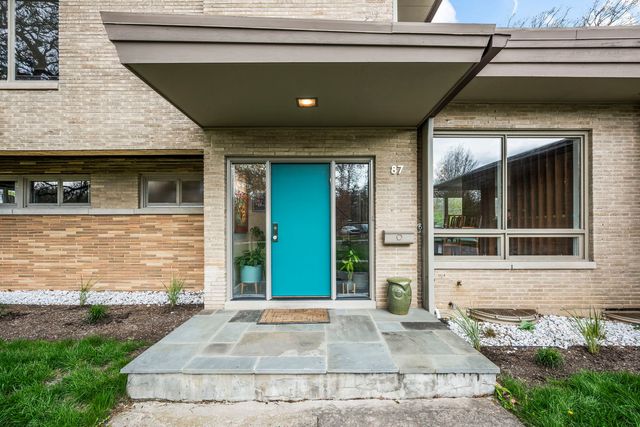 87 Ravinoaks Lane, Highland Park, IL 60035