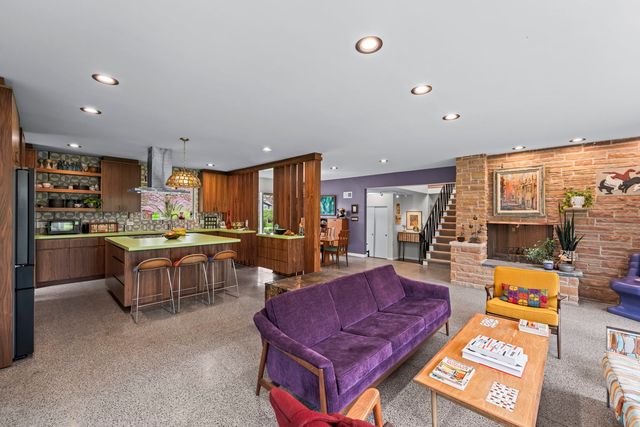 87 Ravinoaks Lane, Highland Park, IL 60035