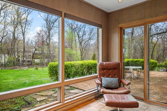 87 Ravinoaks Lane, Highland Park, IL 60035