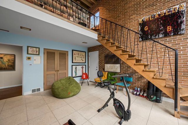 87 Ravinoaks Lane, Highland Park, IL 60035