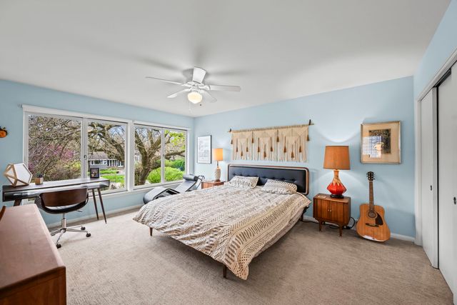 87 Ravinoaks Lane, Highland Park, IL 60035