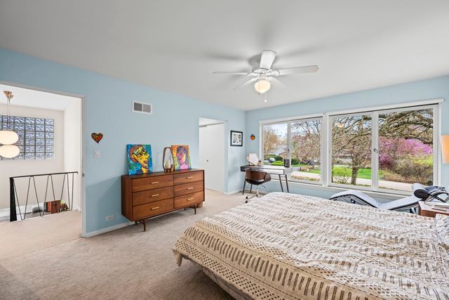 87 Ravinoaks Lane, Highland Park, IL 60035