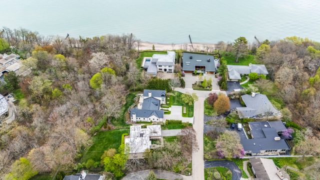 87 Ravinoaks Lane, Highland Park, IL 60035