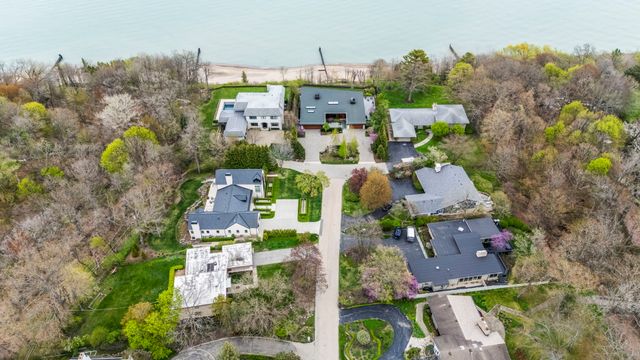 87 Ravinoaks Lane, Highland Park, IL 60035