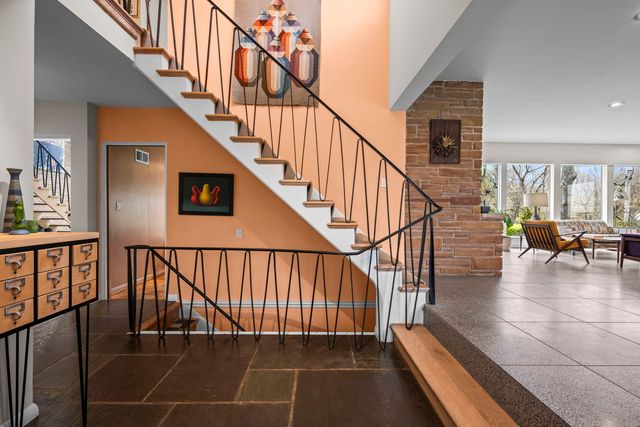 87 Ravinoaks Lane, Highland Park, IL 60035