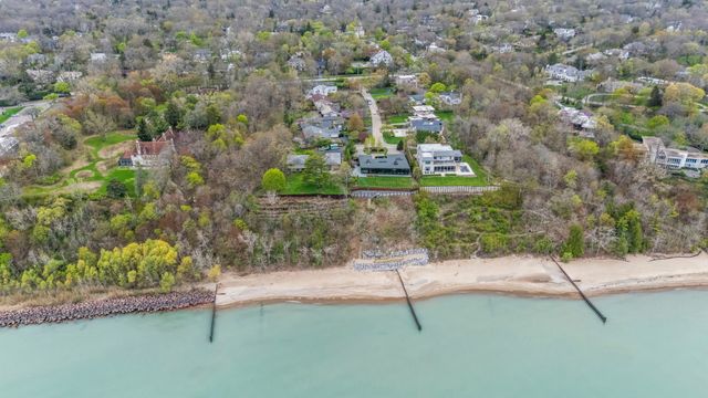 87 Ravinoaks Lane, Highland Park, IL 60035