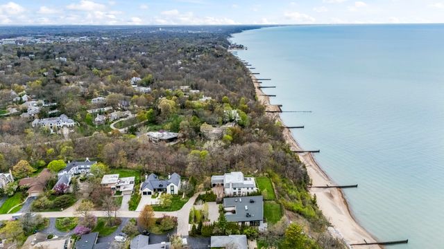 87 Ravinoaks Lane, Highland Park, IL 60035