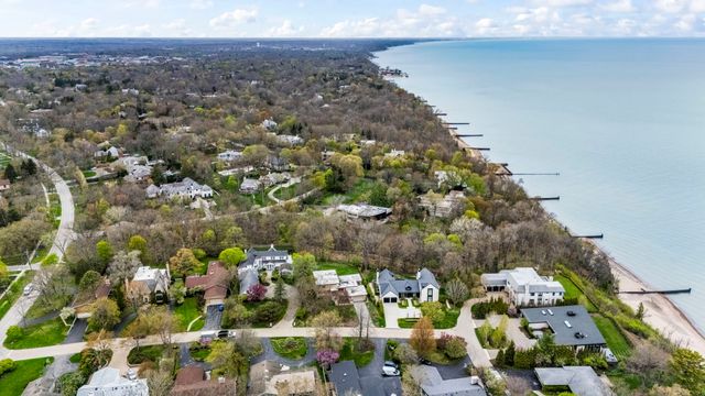 87 Ravinoaks Lane, Highland Park, IL 60035