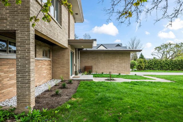 87 Ravinoaks Lane, Highland Park, IL 60035