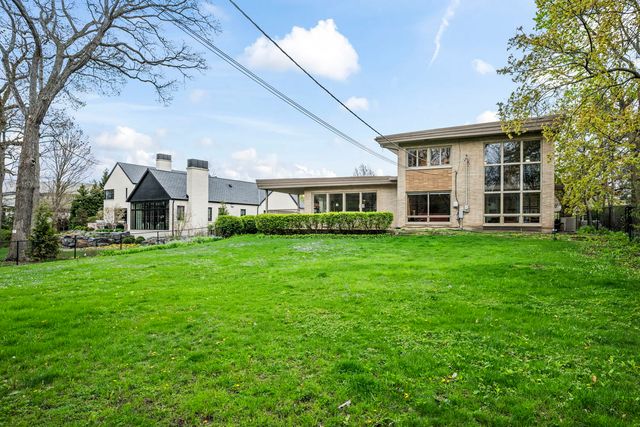 87 Ravinoaks Lane, Highland Park, IL 60035