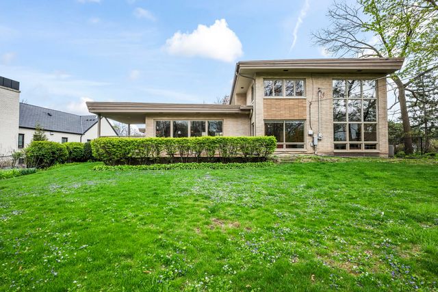 87 Ravinoaks Lane, Highland Park, IL 60035