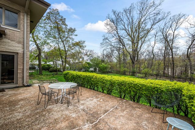 87 Ravinoaks Lane, Highland Park, IL 60035