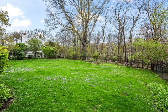 87 Ravinoaks Lane, Highland Park, IL 60035