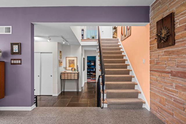 87 Ravinoaks Lane, Highland Park, IL 60035
