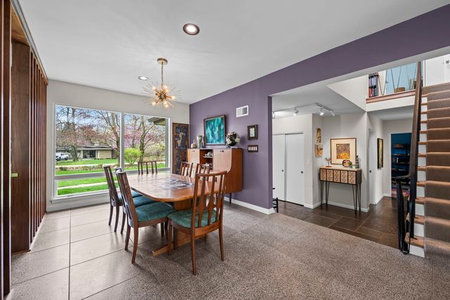 87 Ravinoaks Lane, Highland Park, IL 60035