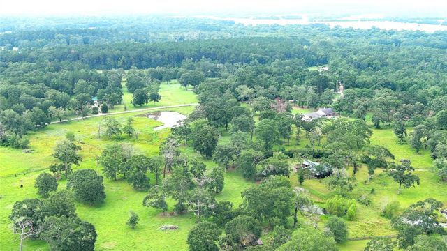 100 E Hill Ranch Lane, New Waverly, TX 77358