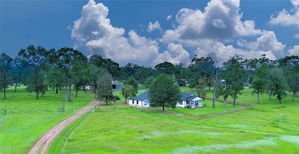 100 E Hill Ranch Lane, New Waverly, TX 77358