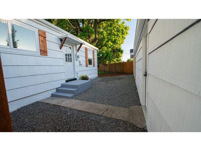 1879 G St, Springfield, OR 97477