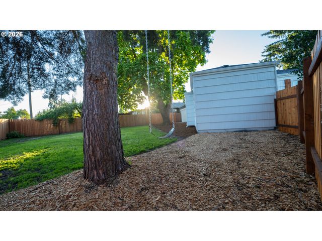 1879 G St, Springfield, OR 97477