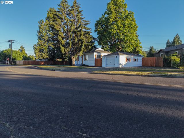 1879 G St, Springfield, OR 97477