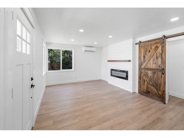 1879 G St, Springfield, OR 97477