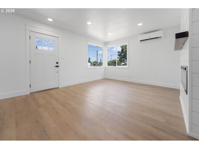 1879 G St, Springfield, OR 97477