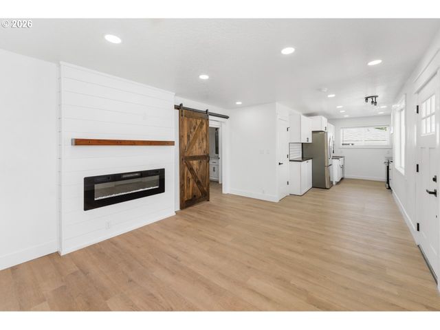 1879 G St, Springfield, OR 97477