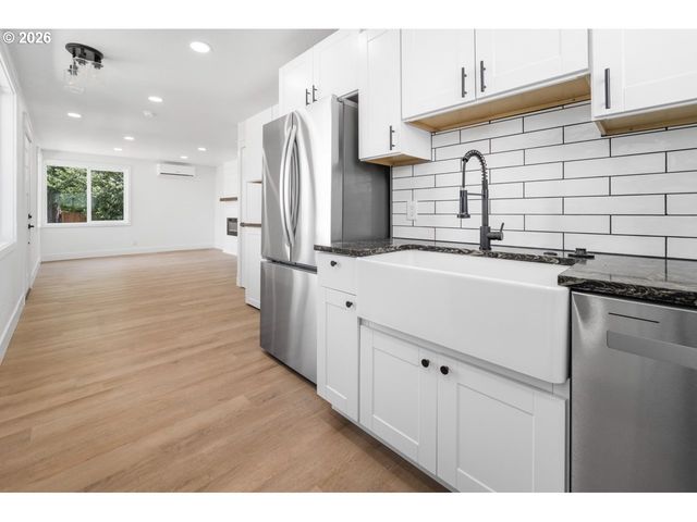 1879 G St, Springfield, OR 97477