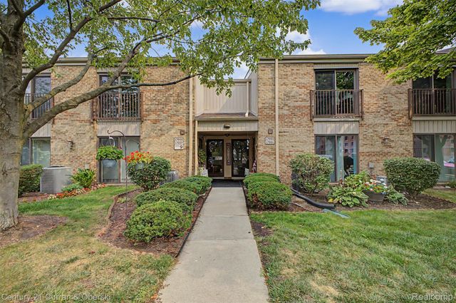 17905 University Park Drive 99, Livonia, MI 48152