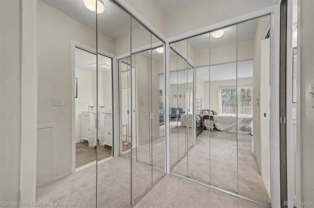 17905 University Park Drive 99, Livonia, MI 48152