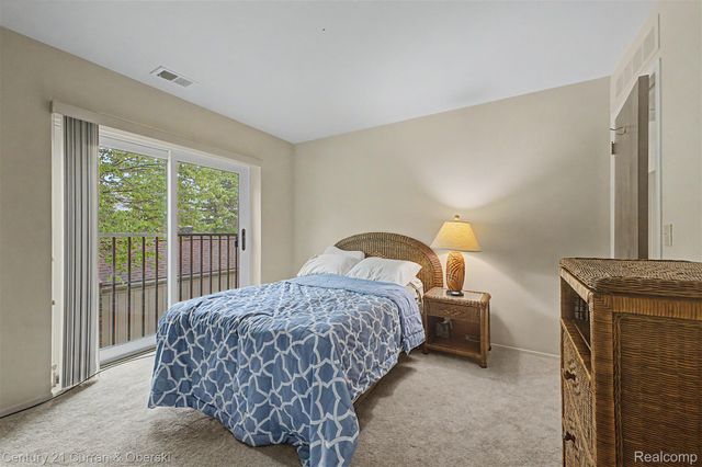 17905 University Park Drive 99, Livonia, MI 48152