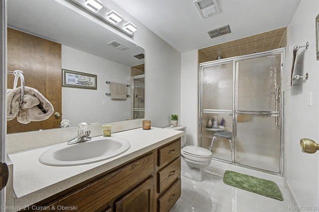 17905 University Park Drive 99, Livonia, MI 48152