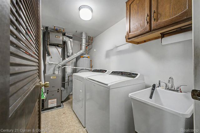 17905 University Park Drive 99, Livonia, MI 48152