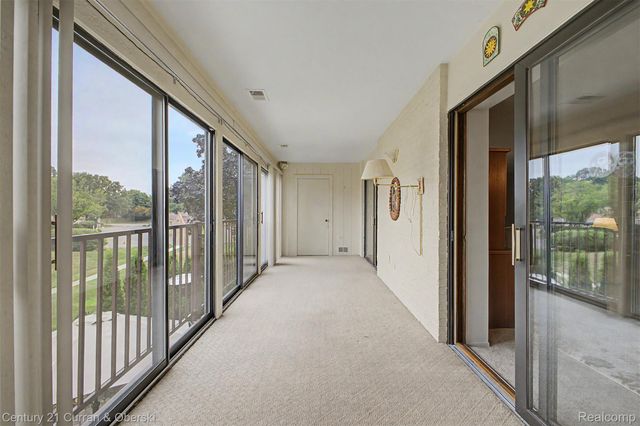 17905 University Park Drive 99, Livonia, MI 48152