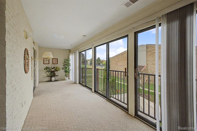 17905 University Park Drive 99, Livonia, MI 48152
