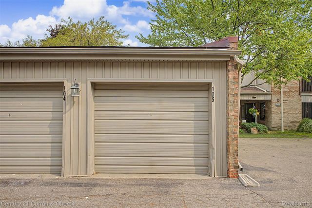 17905 University Park Drive 99, Livonia, MI 48152