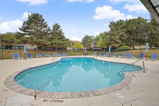 17905 University Park Drive 99, Livonia, MI 48152