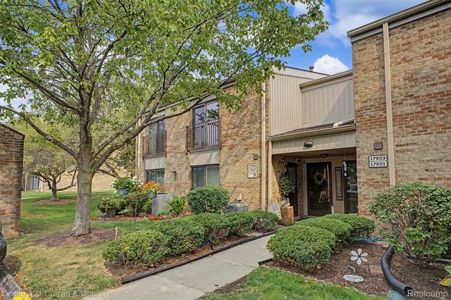 17905 University Park Drive 99, Livonia, MI 48152