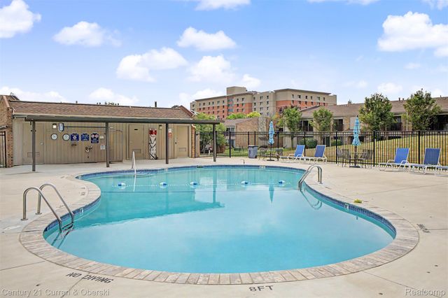 17905 University Park Drive 99, Livonia, MI 48152