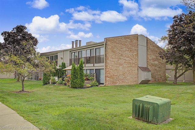 17905 University Park Drive 99, Livonia, MI 48152