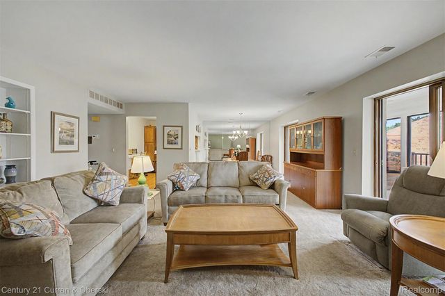17905 University Park Drive 99, Livonia, MI 48152