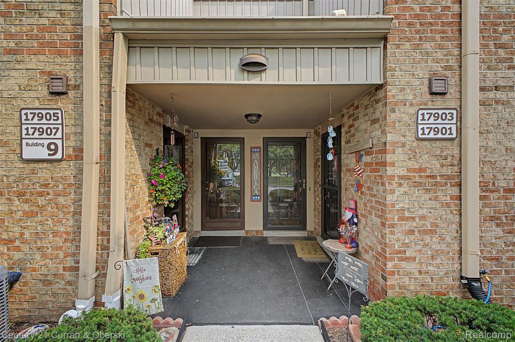 17905 University Park Drive 99, Livonia, MI 48152