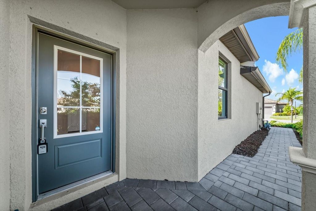Image 4 of property listing at 15942 CLEAR SKIES PLACE, Bradenton, FL 34211